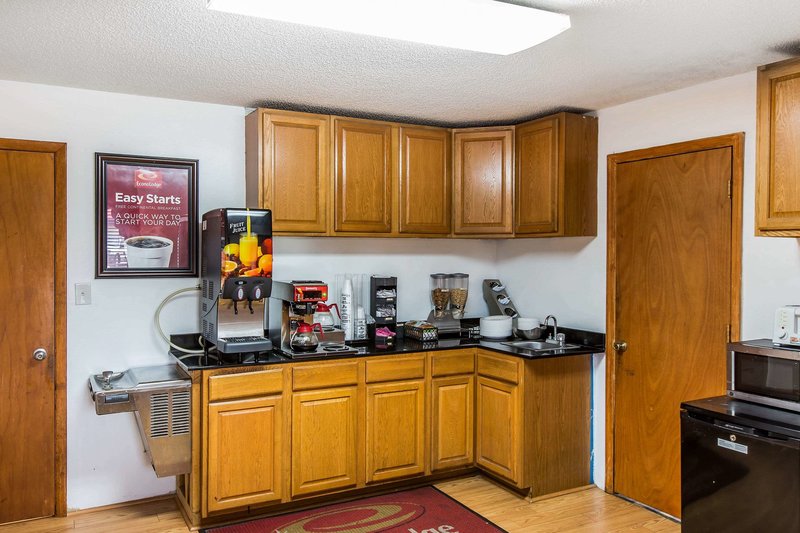 econo lodge inn and suites