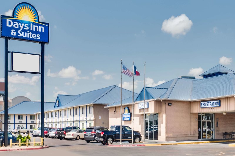 days inn and suites by wyndham laredo