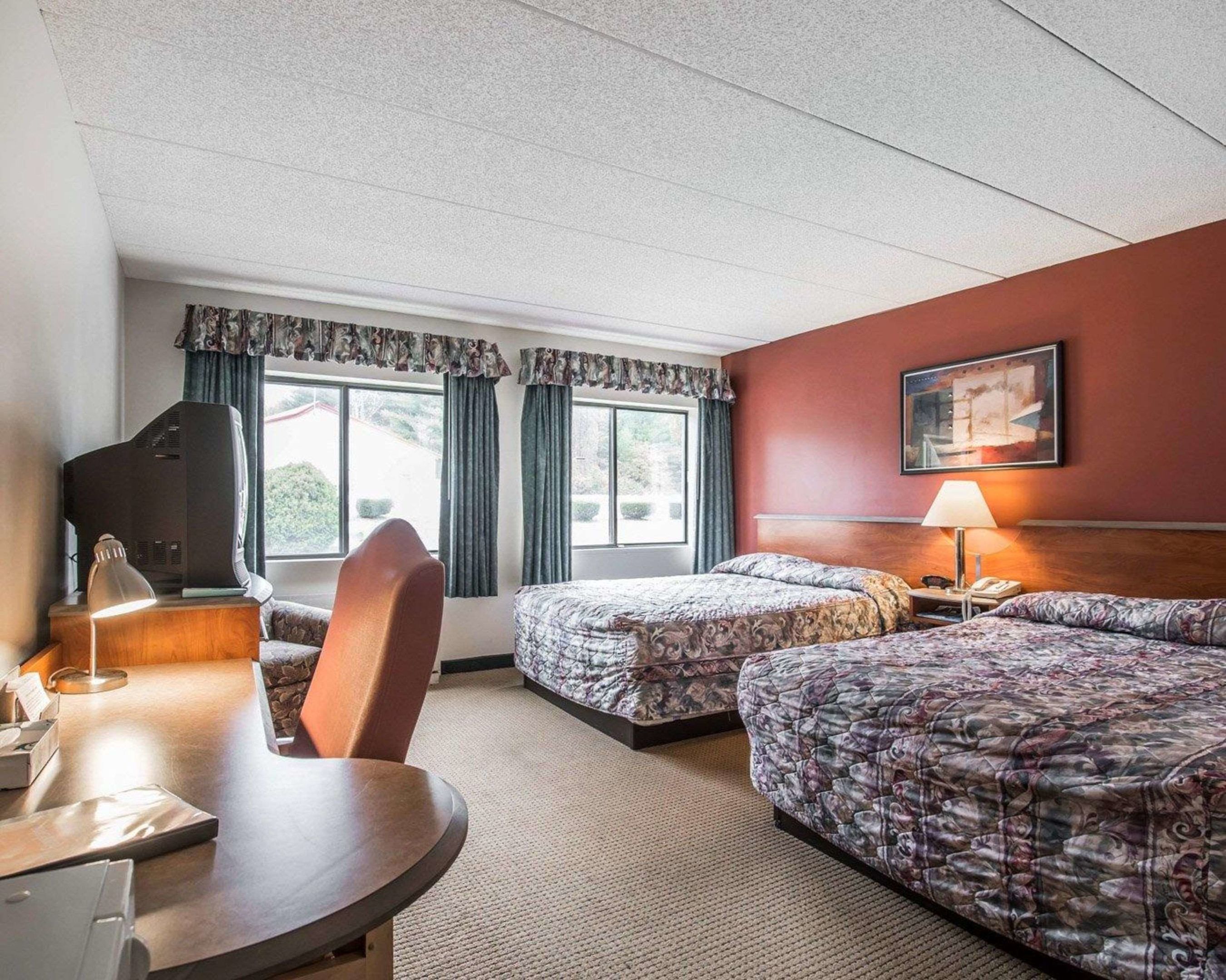econo lodge near plymouth state university
