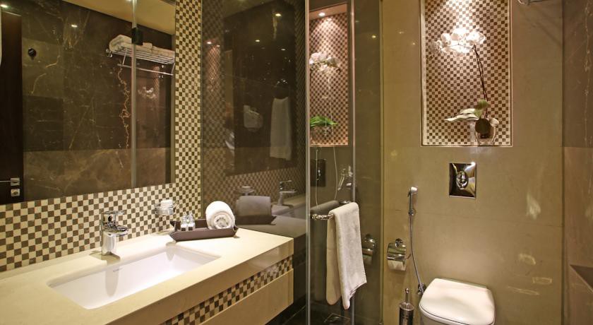 lancaster suites raouche