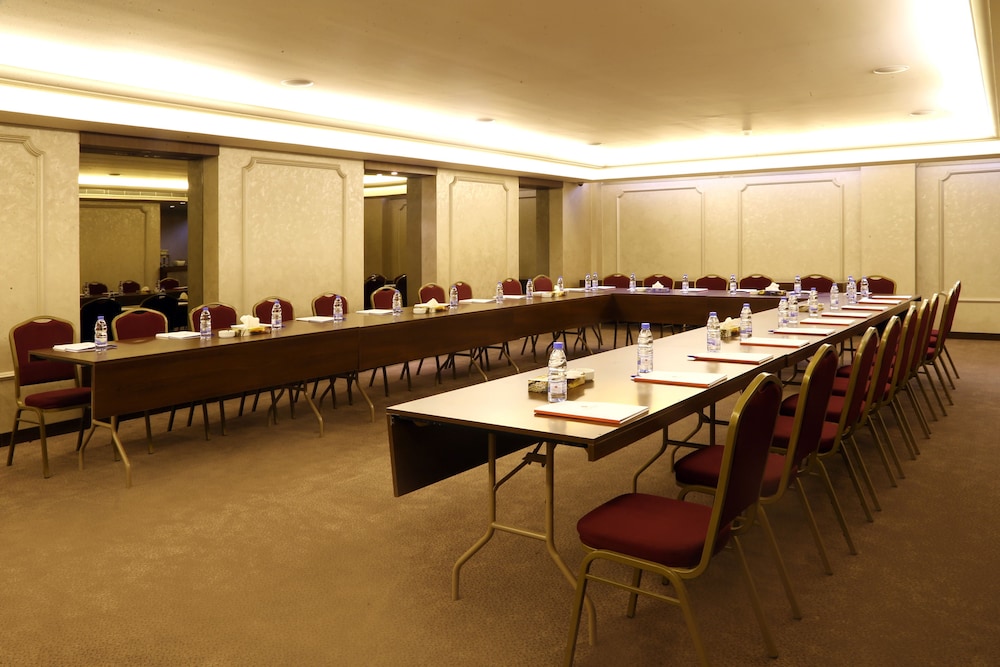 lancaster suites raouche