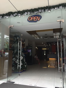 Robbinsdale Residences,Quezon City>>Manila,3 star