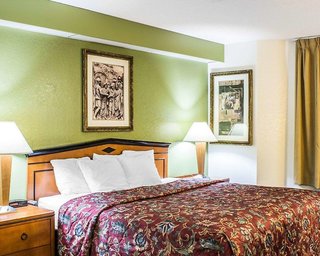 Quality Inn & Suites Raleigh North,Raleigh>>North Carolina,3 star