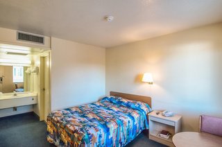 Motel 6 Redding, Ca - North,Redding>>Blythe,2 star