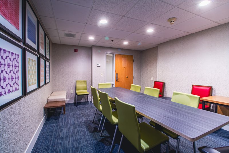 holiday inn express and suites lincoln east whit