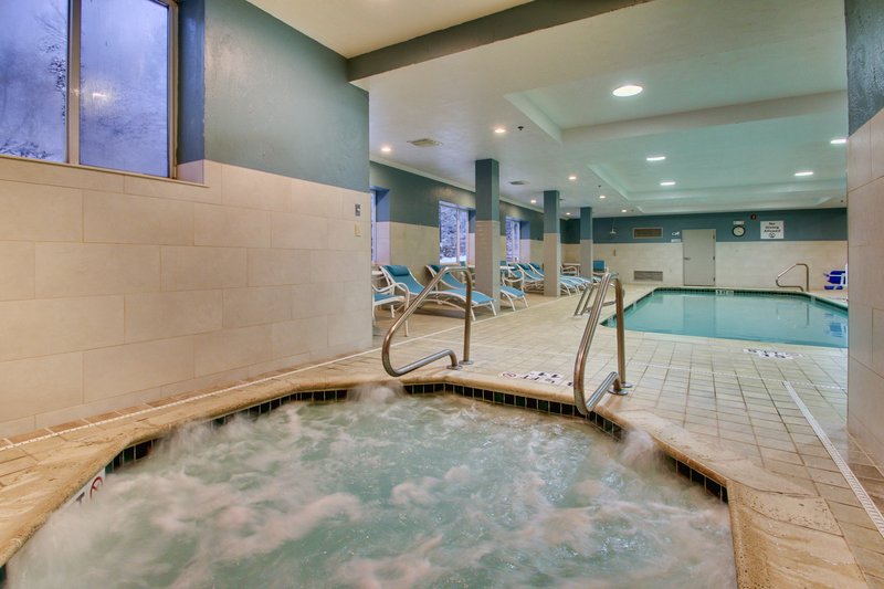 holiday inn express and suites lincoln east whit