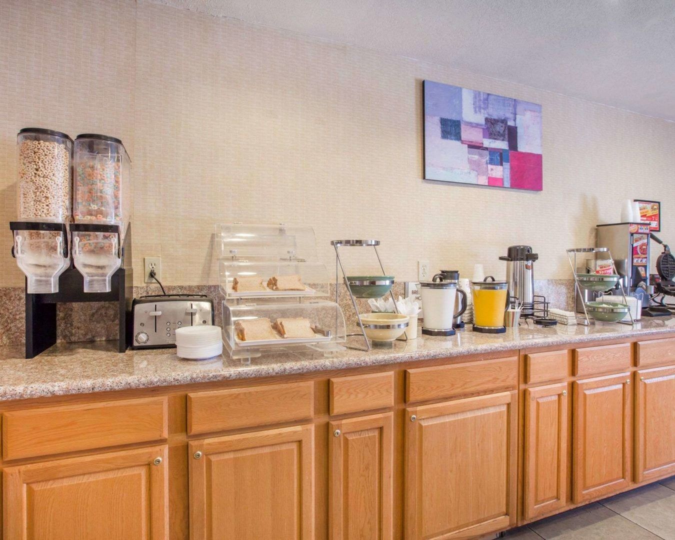 econo lodge inn and suites lodi wine country area
