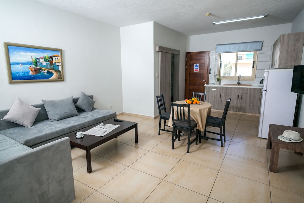 crystallo apartments