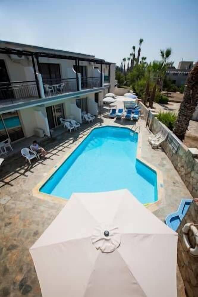 crystallo apartments