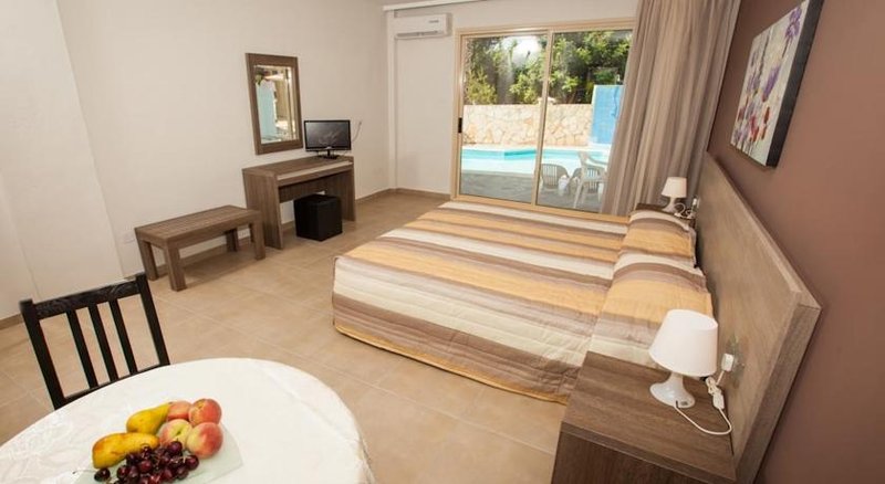 crystallo apartments