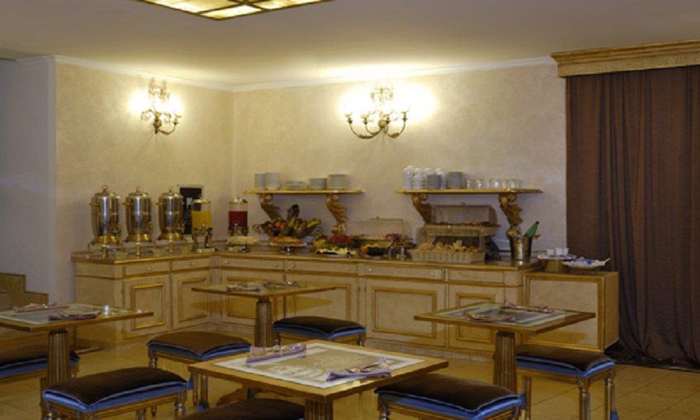 room select via veneto