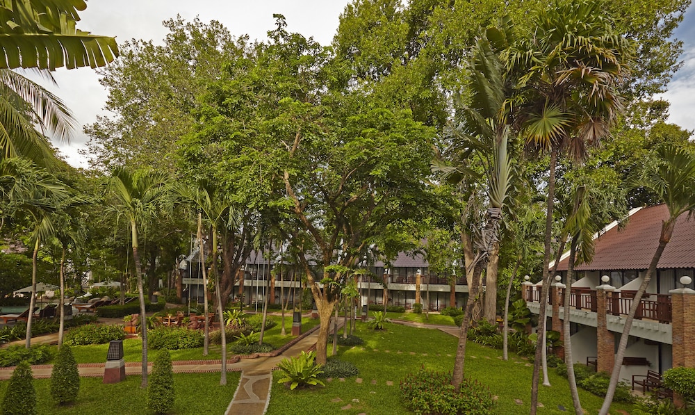 woodlands hotel and resort