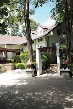 woodlands hotel and resort