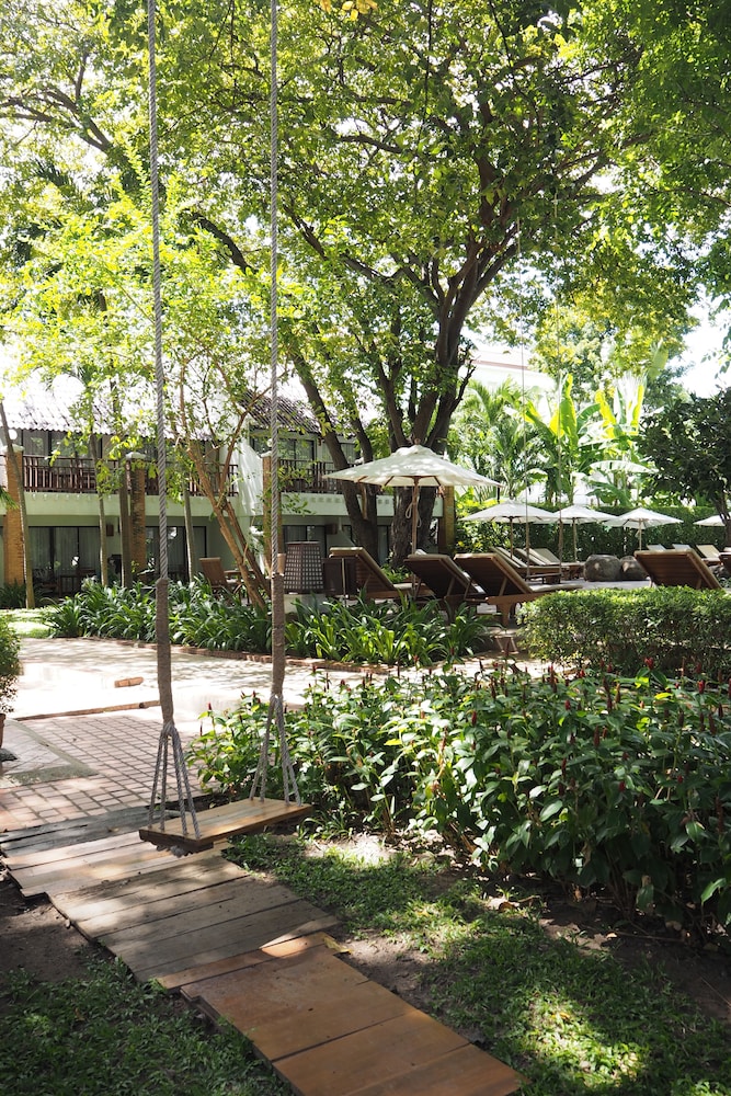 woodlands hotel and resort