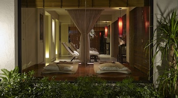 woodlands hotel and resort