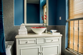 frangipani royal palace hotel