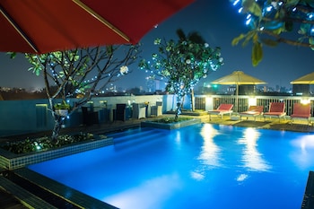 frangipani royal palace hotel