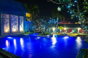 frangipani royal palace hotel