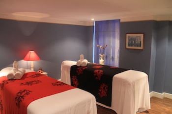 frangipani royal palace hotel