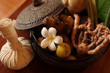 frangipani royal palace hotel