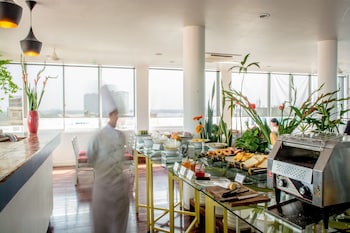 frangipani royal palace hotel