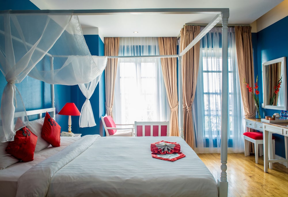 frangipani royal palace hotel