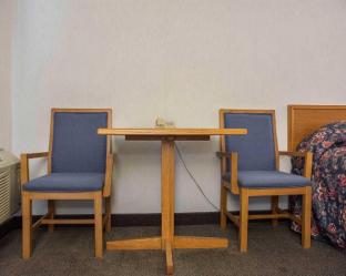 econo lodge by the falls