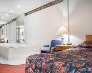 econo lodge by the falls