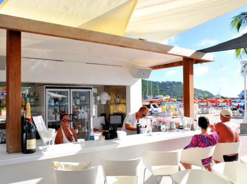 holland house beach hotel