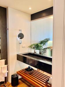 holland house beach hotel