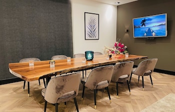 holland house beach hotel