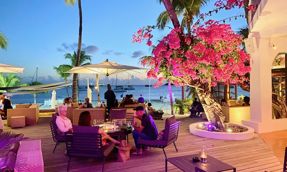 holland house beach hotel