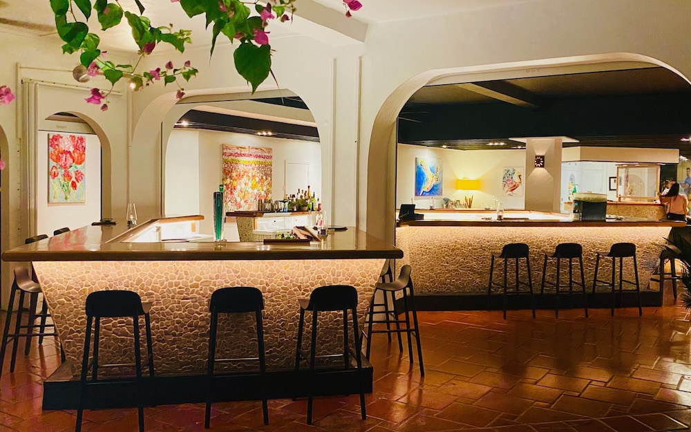 holland house beach hotel