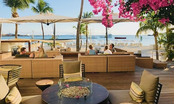 holland house beach hotel