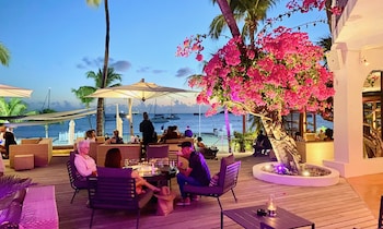 holland house beach hotel