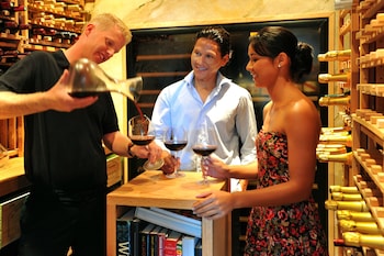 holland house beach hotel