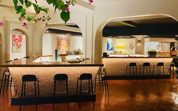 holland house beach hotel