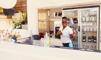 holland house beach hotel