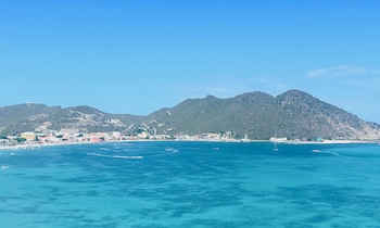 holland house beach hotel