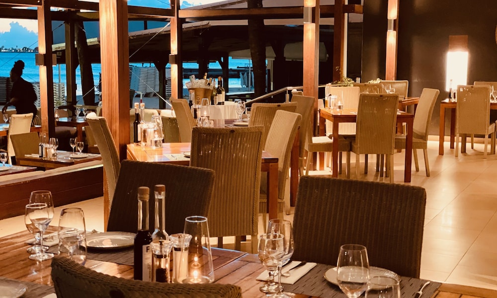 holland house beach hotel