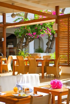 holland house beach hotel