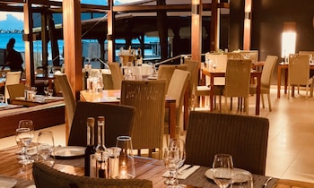 holland house beach hotel