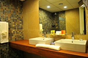 holland house beach hotel