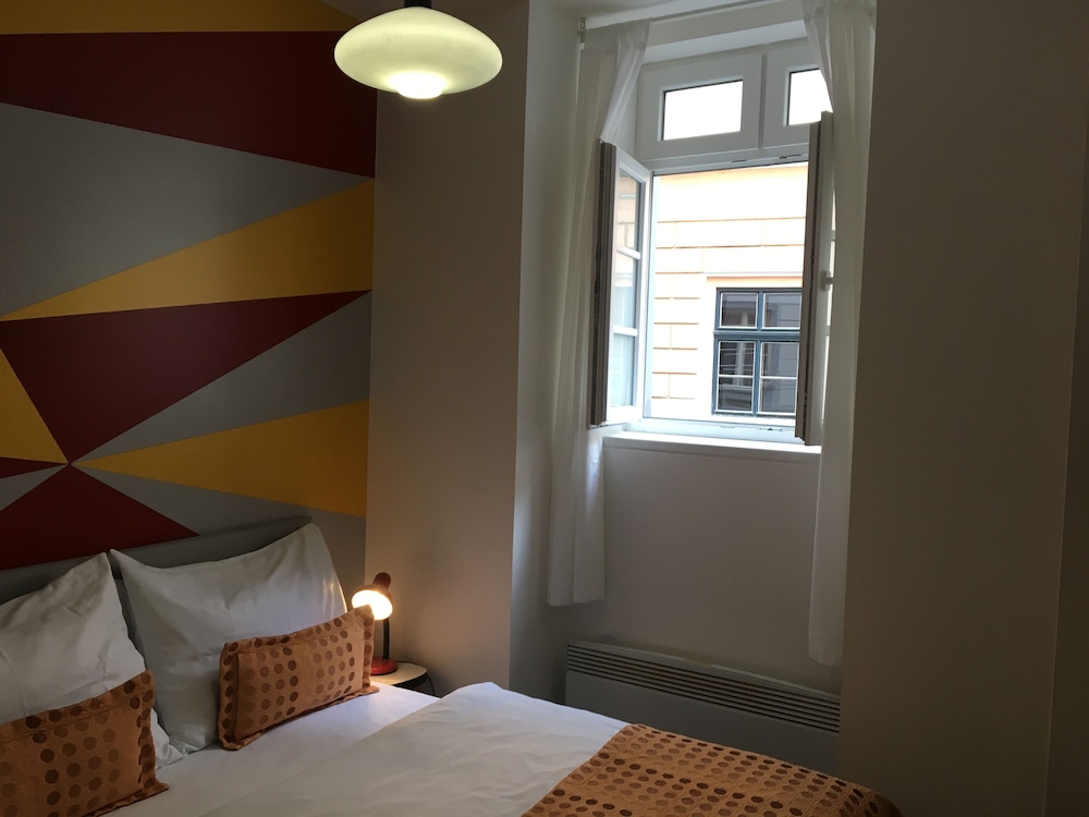 lh vintage design hotel sax