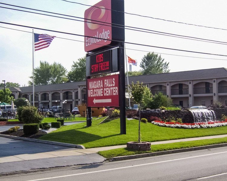 econo lodge at the falls north