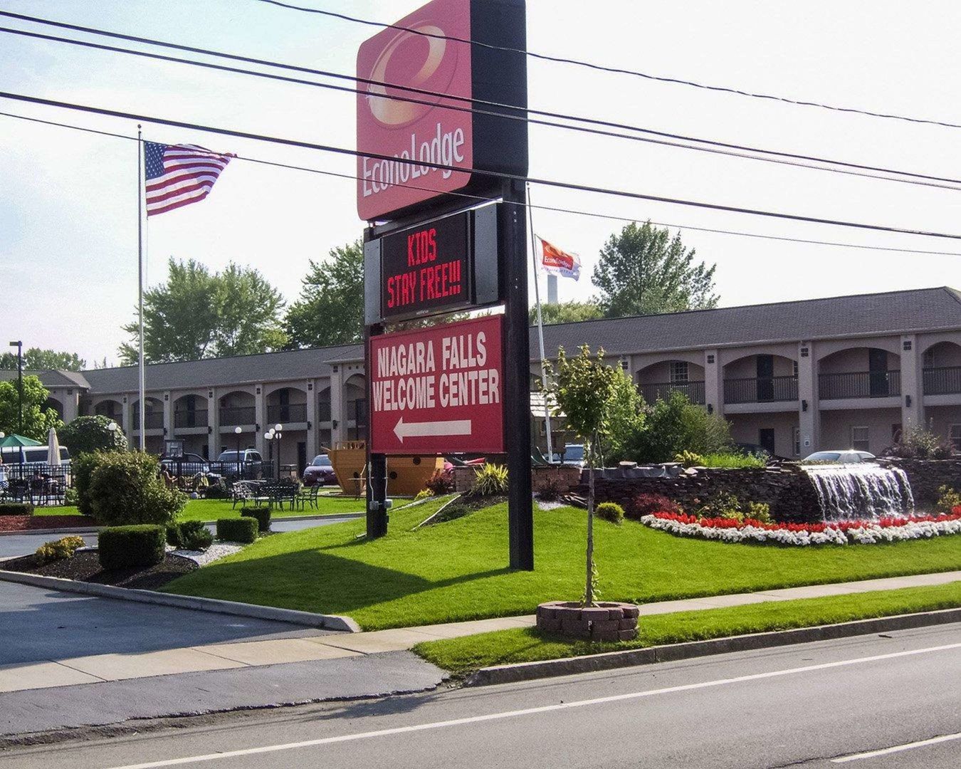 econo lodge at the falls north