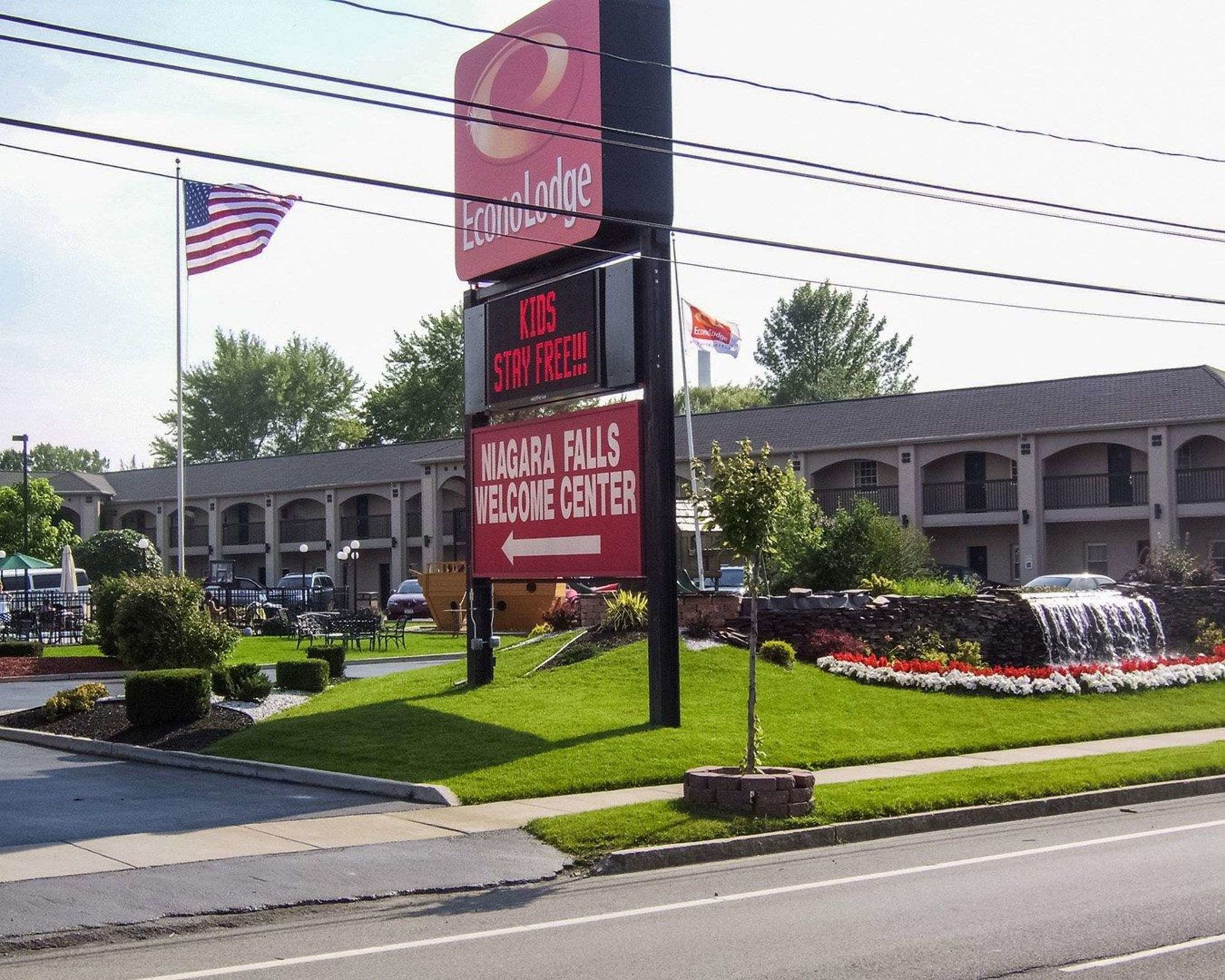 econo lodge at the falls north