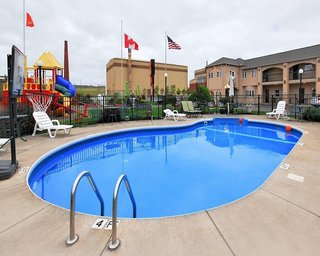 econo lodge at the falls north