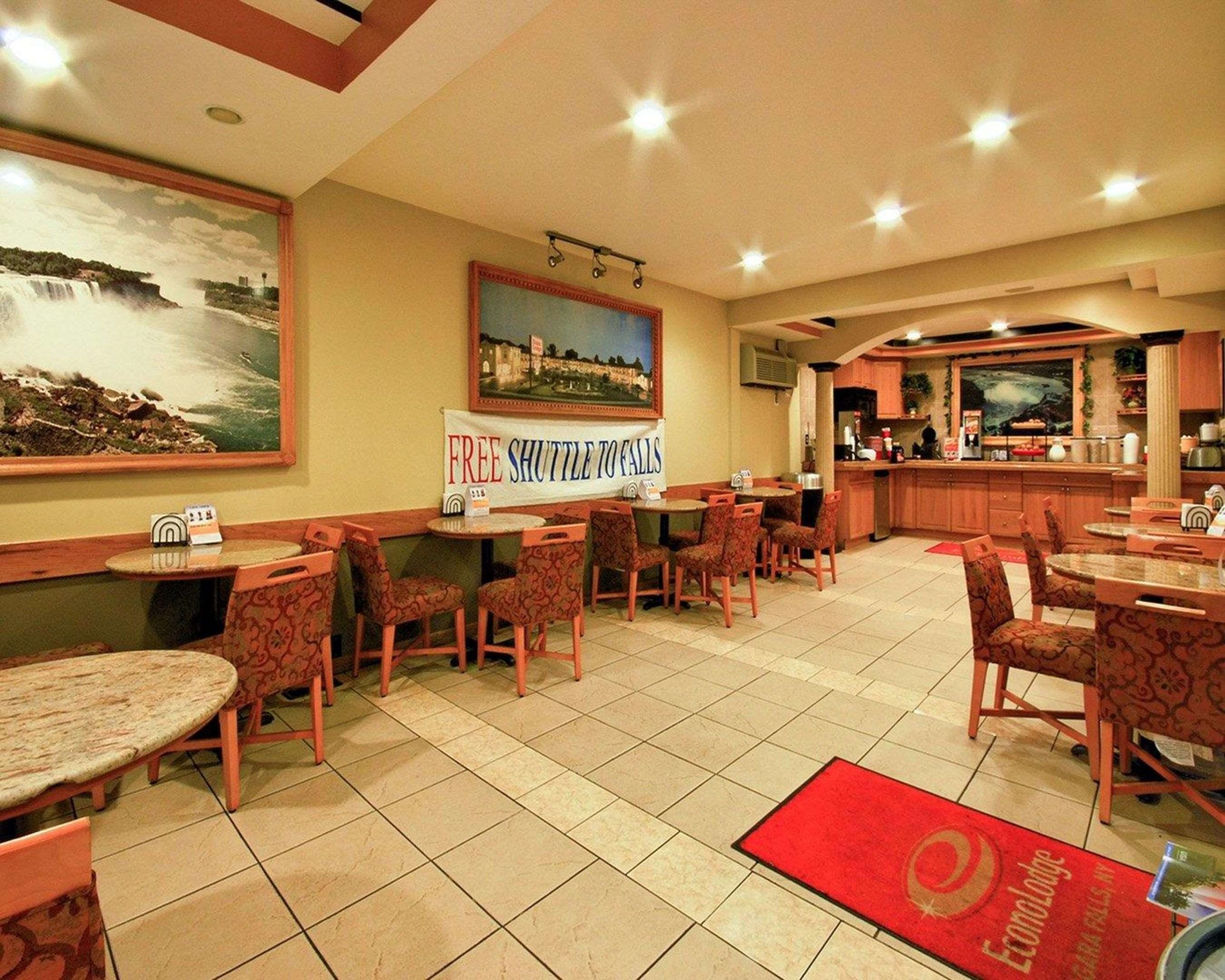 econo lodge at the falls north
