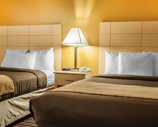 econo lodge at the falls north